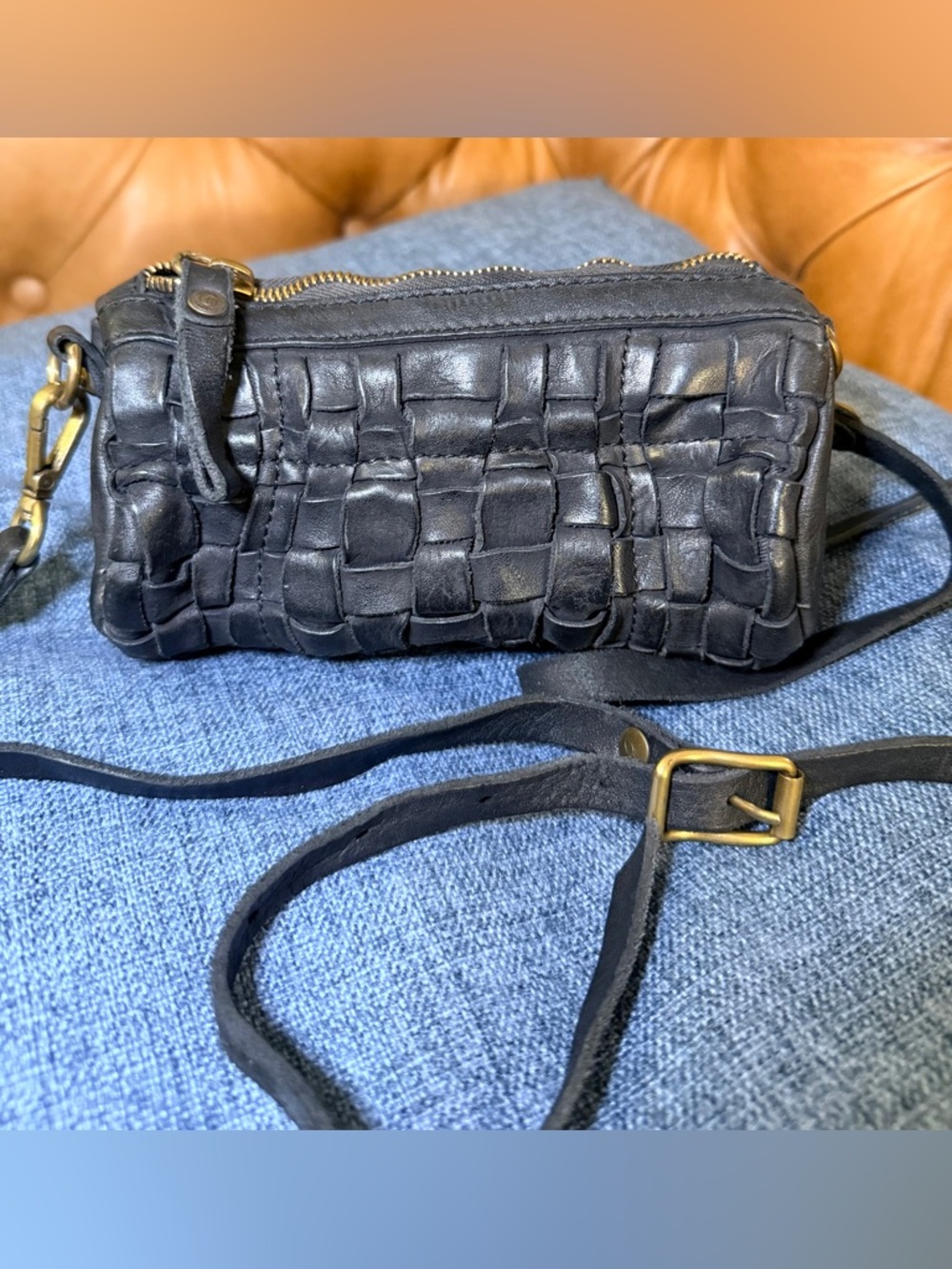 Campomaggi 
Crossbody mini Bag Edera "Licia"
Black leather
